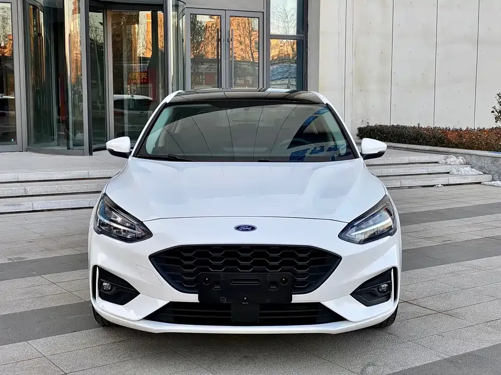 Ford Focus 2022 из CN, фото 6