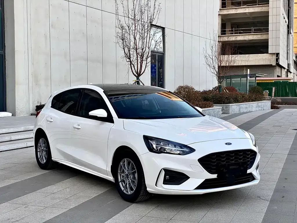 Ford Focus 2022 из CN, фото 8