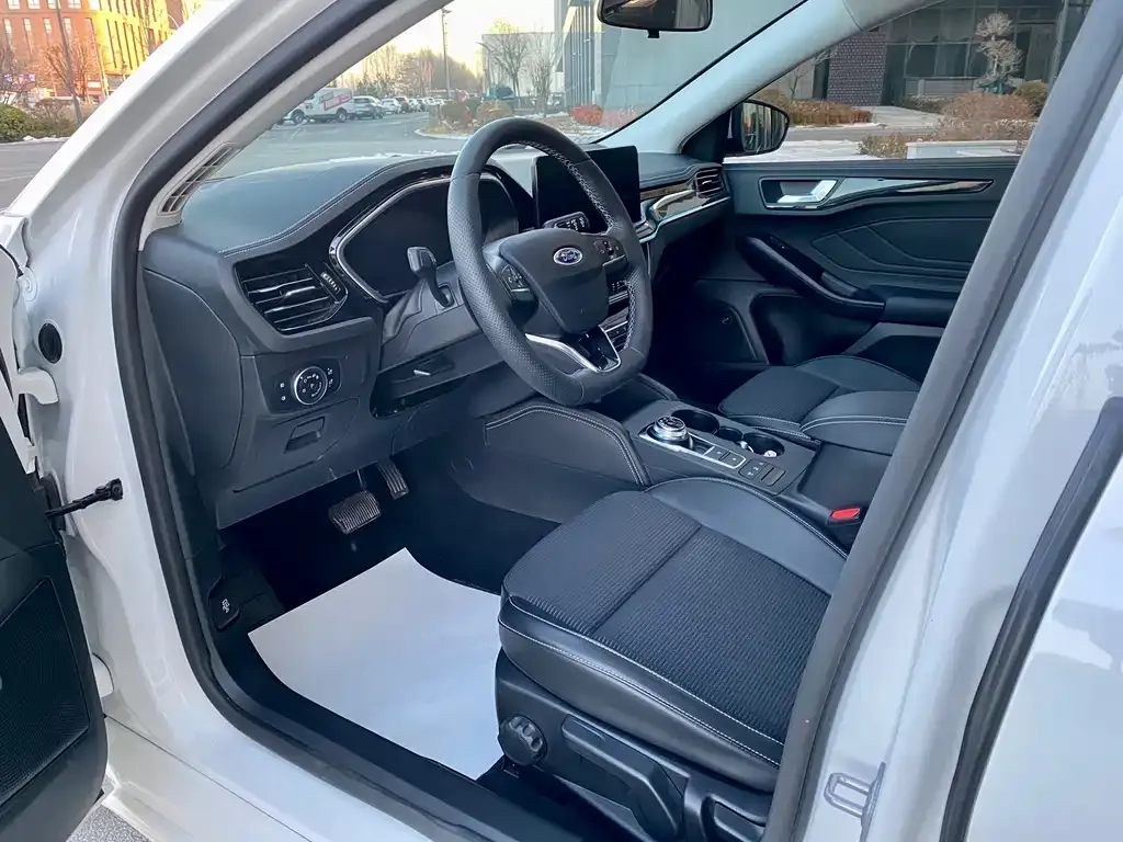 Ford Focus 2022 из CN, фото 9