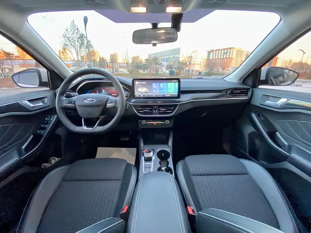Ford Focus 2022 из CN, фото 2