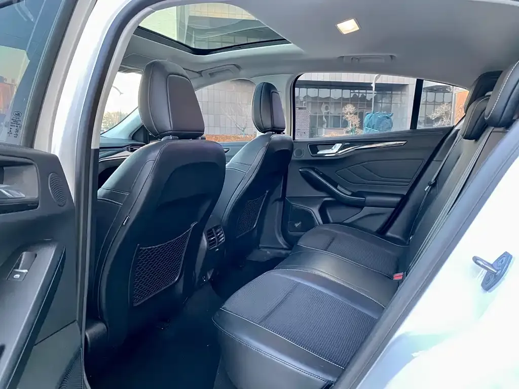Ford Focus 2022 из CN, фото 3