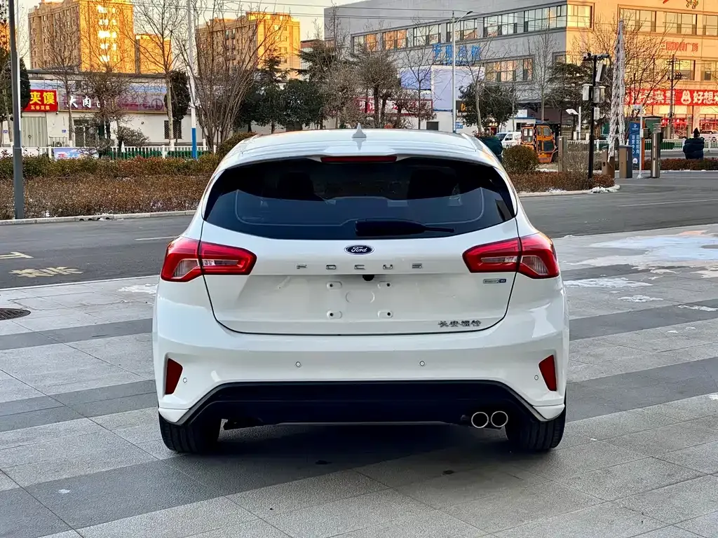 Ford Focus 2022 из CN, фото 10