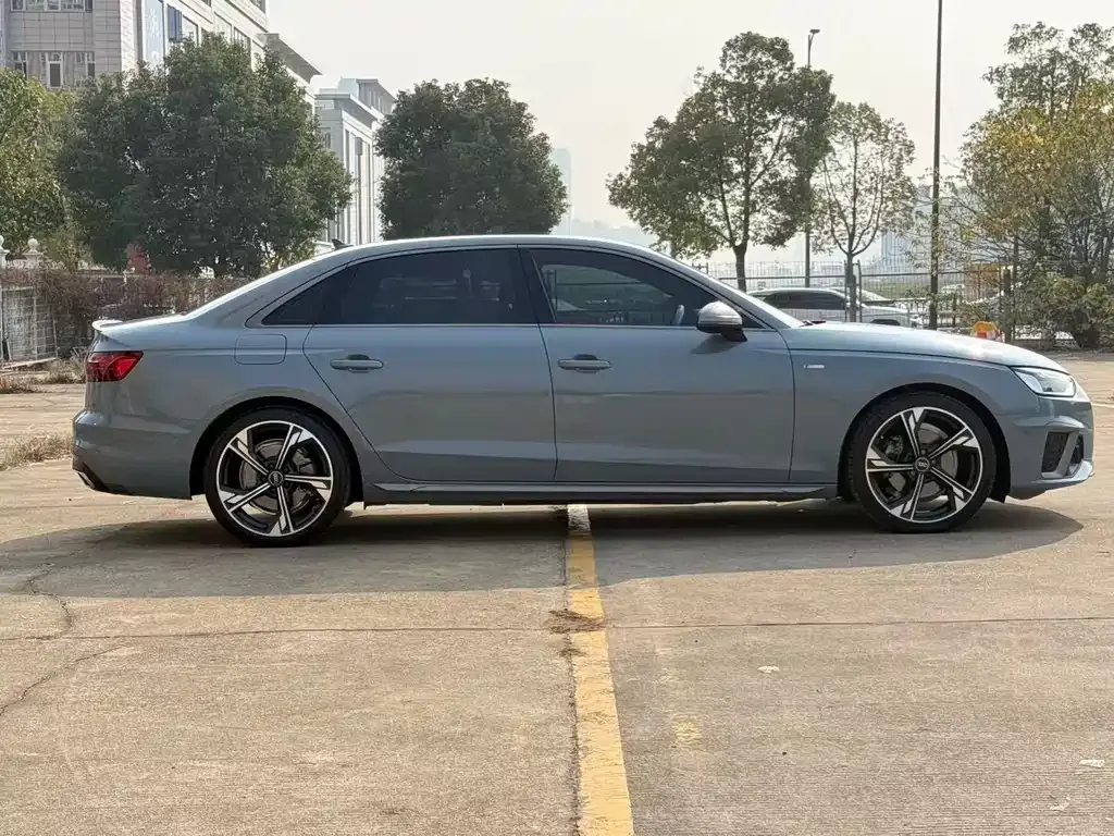 Audi A4L 2022 из CN, фото 6