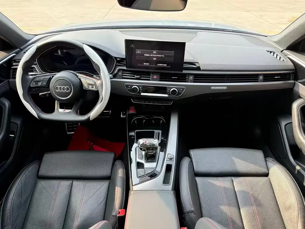 Audi A4L 2022 из CN, фото 4