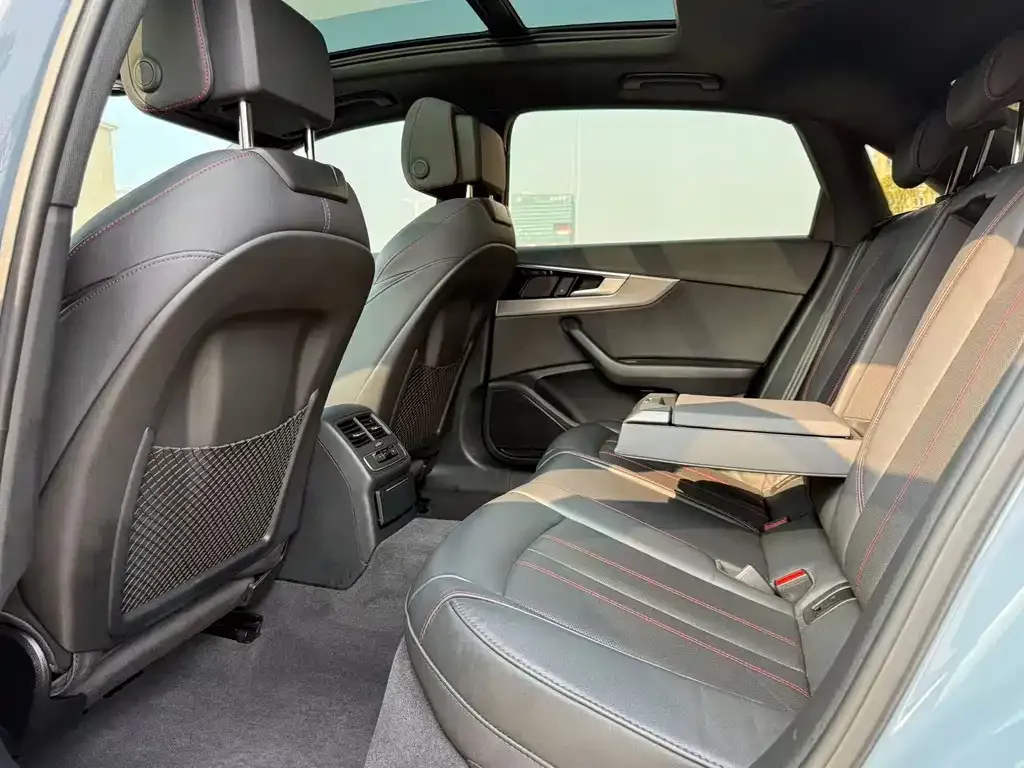 Audi A4L 2022 из CN, фото 9