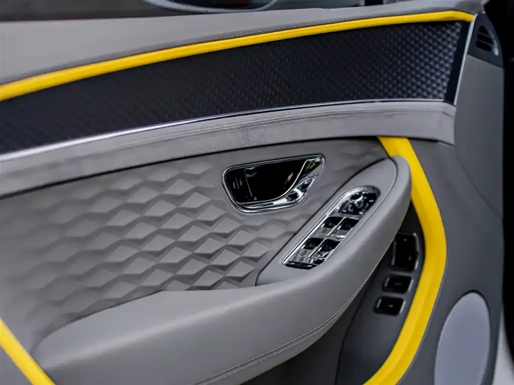 Bentley Continental PHEV 2025 из CN, фото 4