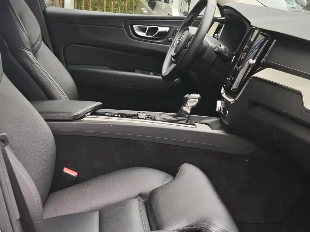 Volvo XC60 2021 из CN, фото 2