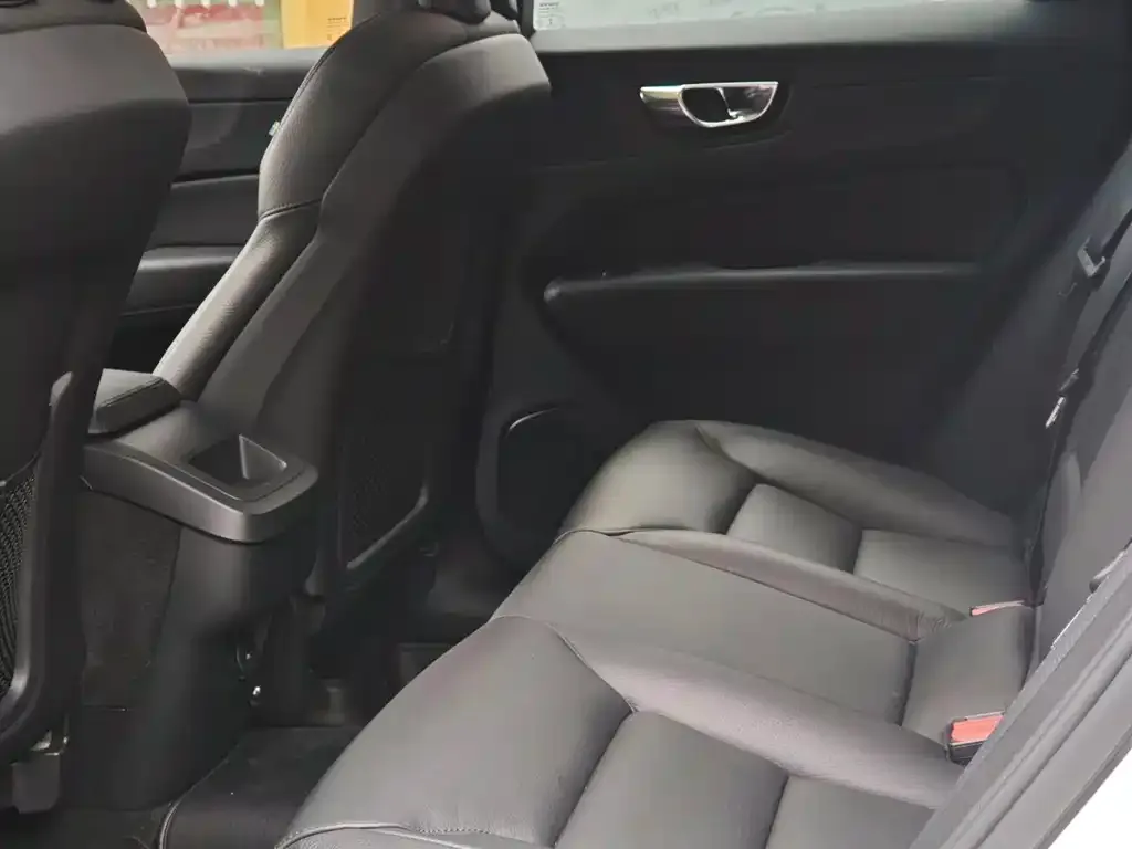 Volvo XC60 2021 из CN, фото 3