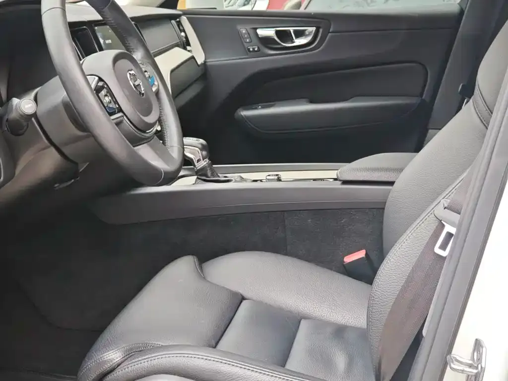 Volvo XC60 2021 из CN, фото 9