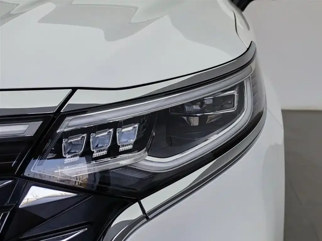 Roewe iMAX8 New Energy — фото 4