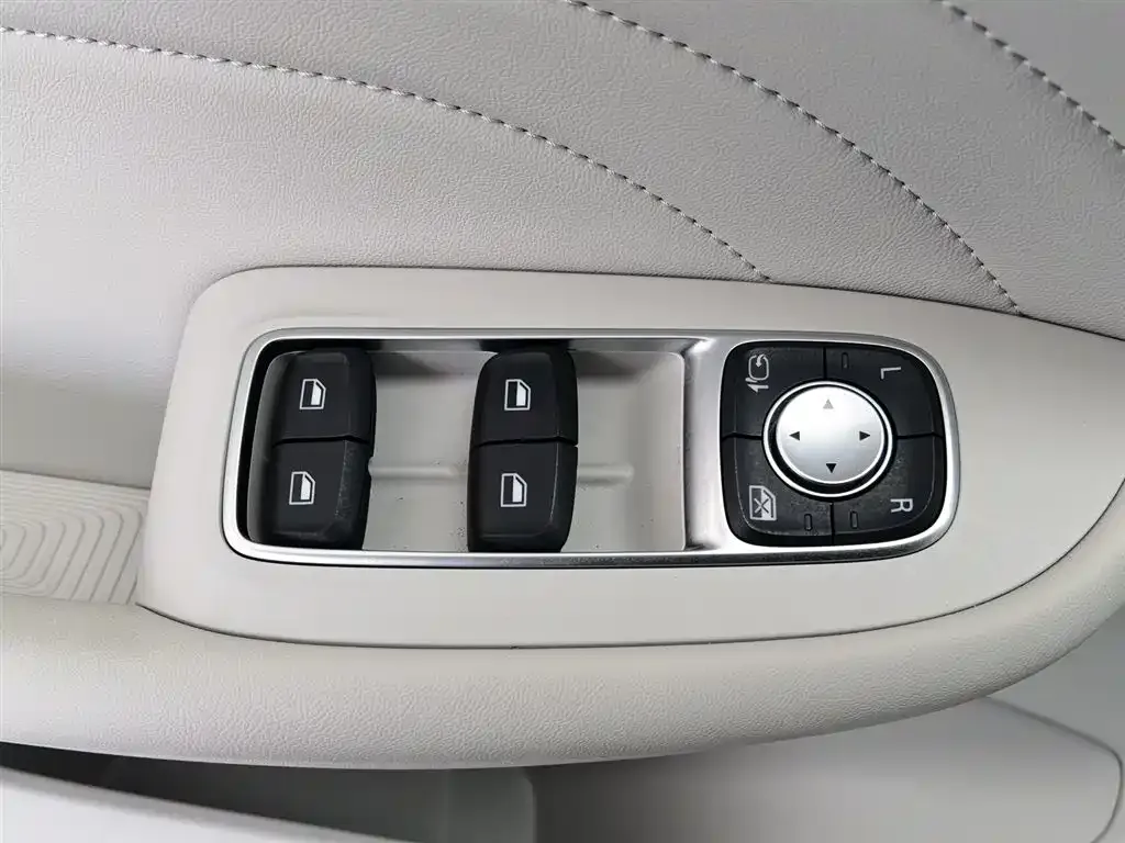 Roewe iMAX8 New Energy — фото 6