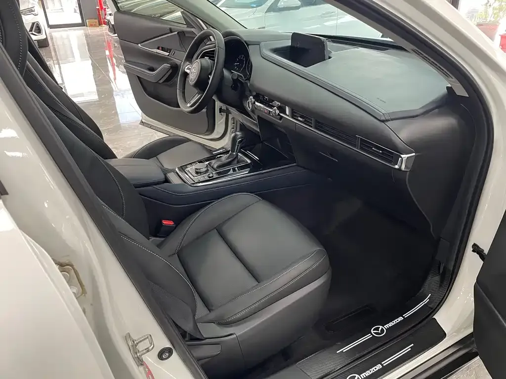 Mazda CX-30 2021 из CN, фото 9