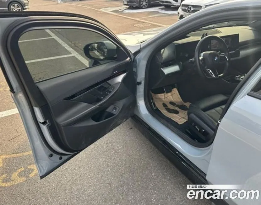 BMW 5-Series 2024 из KR, фото 10