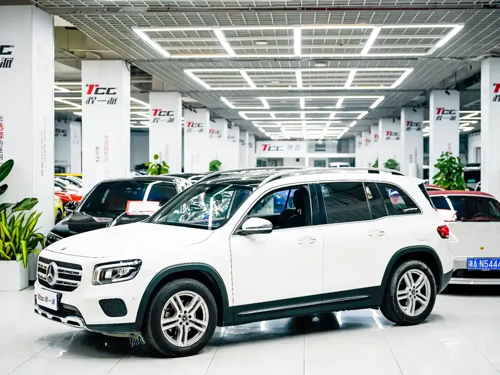 Mercedes-Benz GLB — фото 1