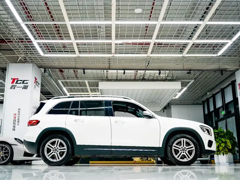 Mercedes-Benz GLB — фото 10
