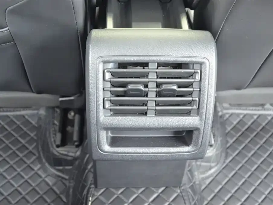 Volkswagen Golf 2023 из CN, фото 10