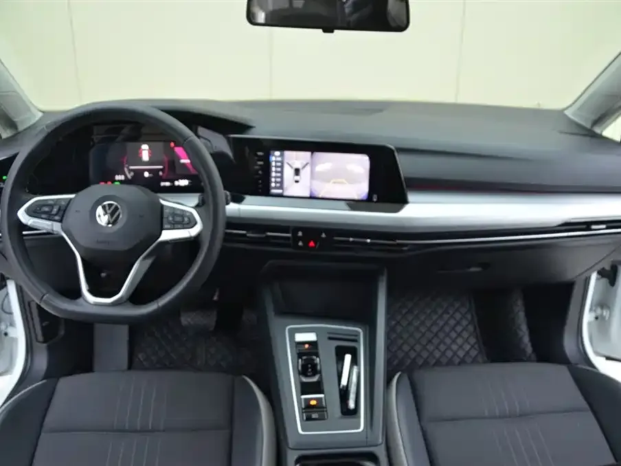Volkswagen Golf 2023 из CN, фото 2