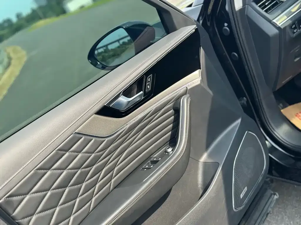 Hongqi HS5 — фото 6