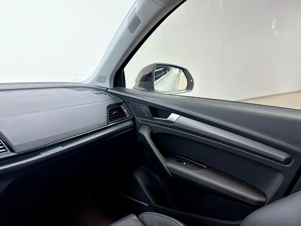 Audi Q5L 2021 из CN, фото 2