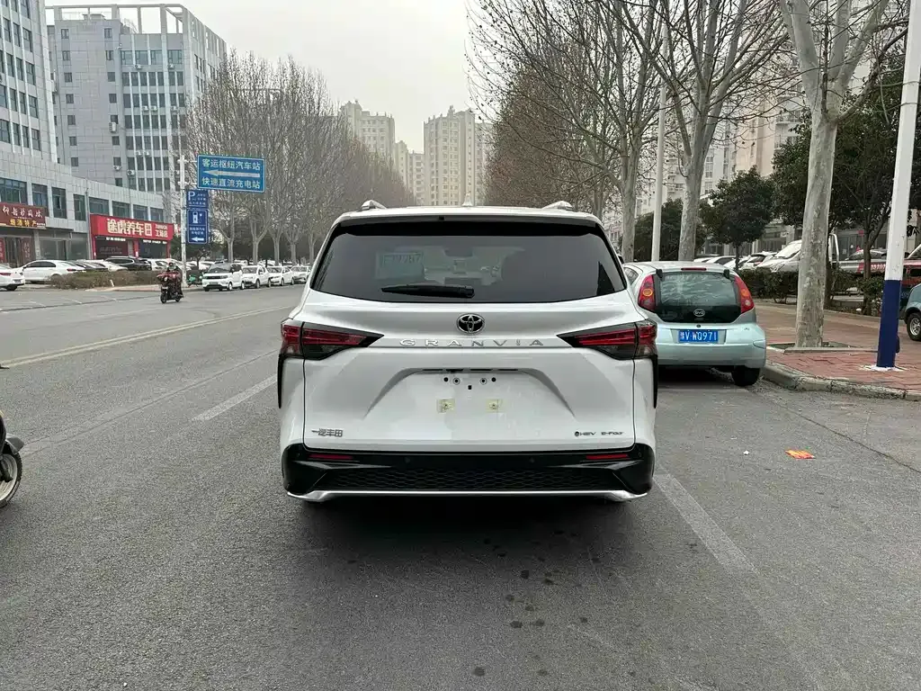 Toyota Granvia 2026 из CN, фото 4