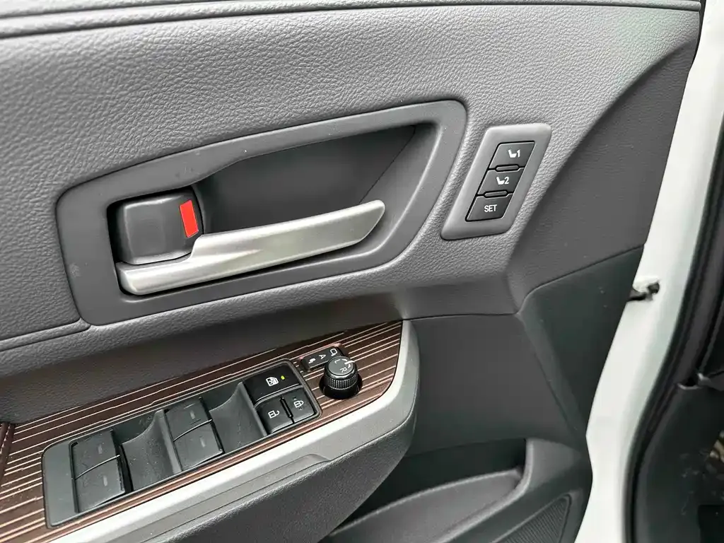 Toyota Granvia 2026 из CN, фото 7