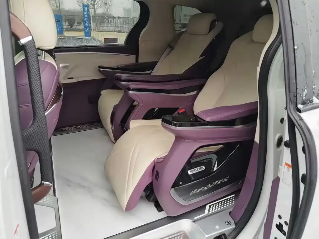 Toyota Granvia 2024 из CN, фото 9
