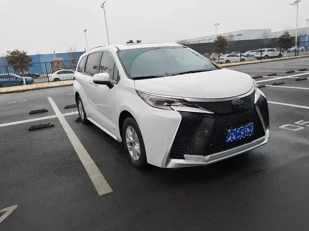 Toyota Granvia 2024 из CN, фото 6