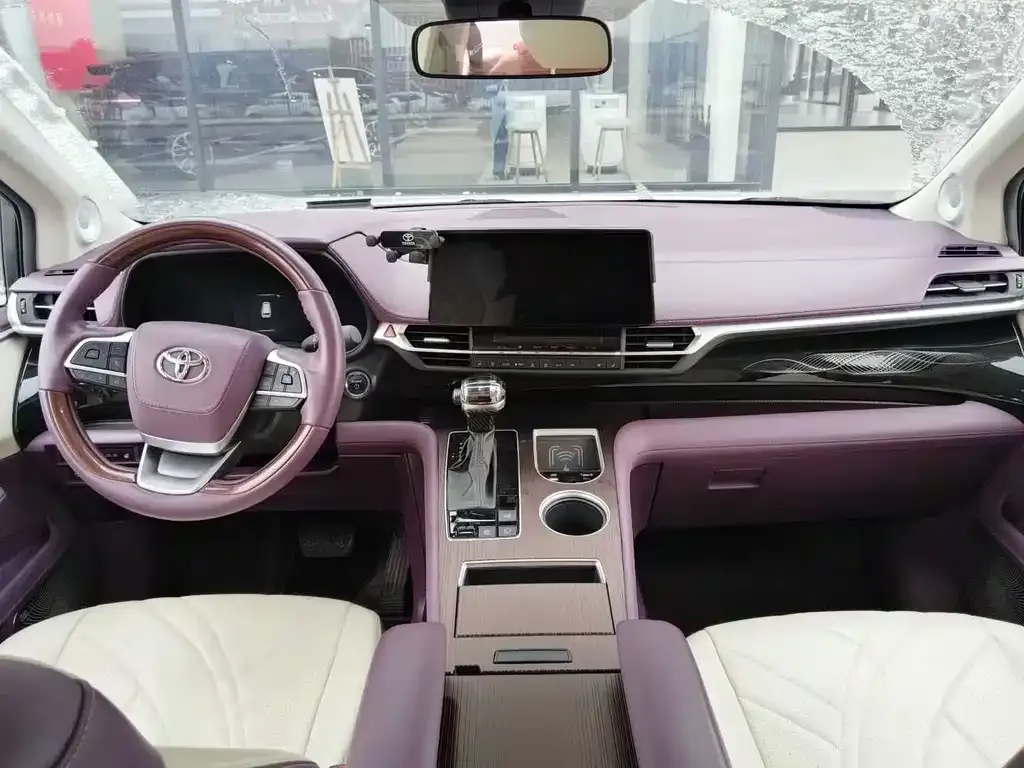 Toyota Granvia 2024 из CN, фото 2