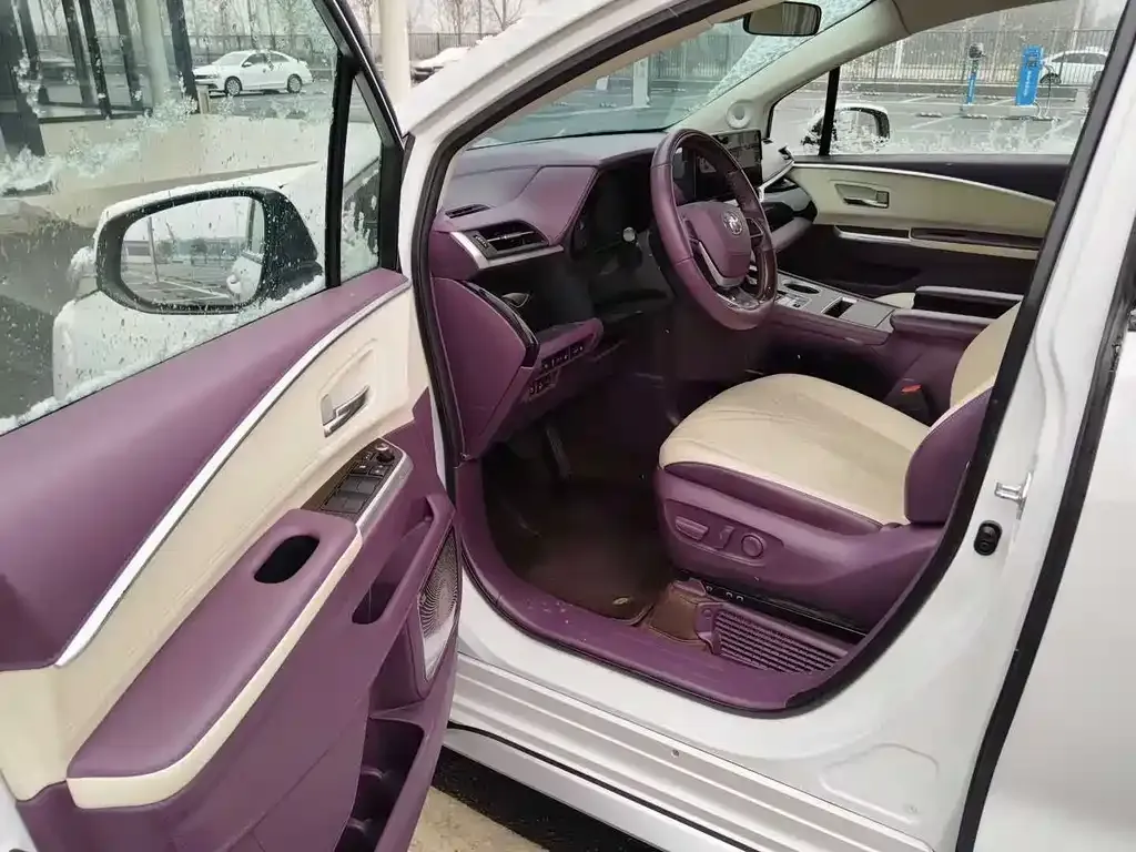 Toyota Granvia 2024 из CN, фото 4