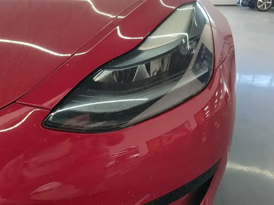 Tesla Model 3 — фото 9