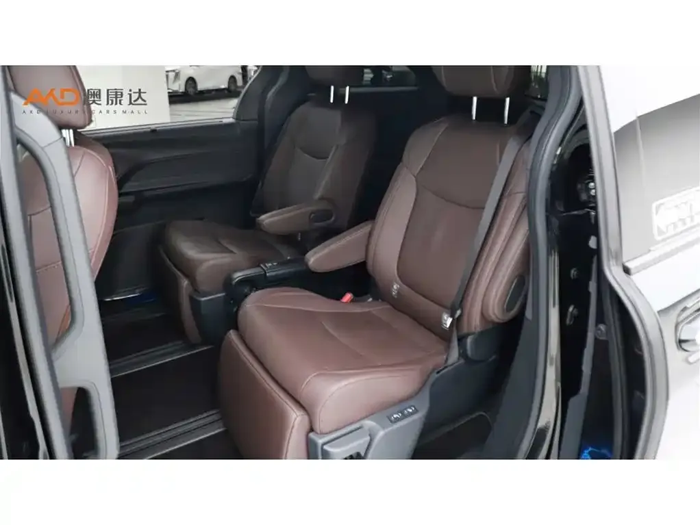 Toyota Sienna 2024 из CN, фото 6