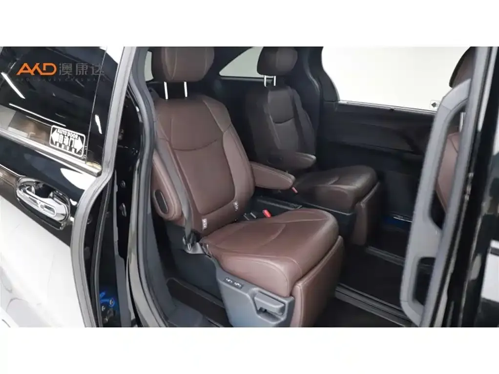 Toyota Sienna 2024 из CN, фото 5