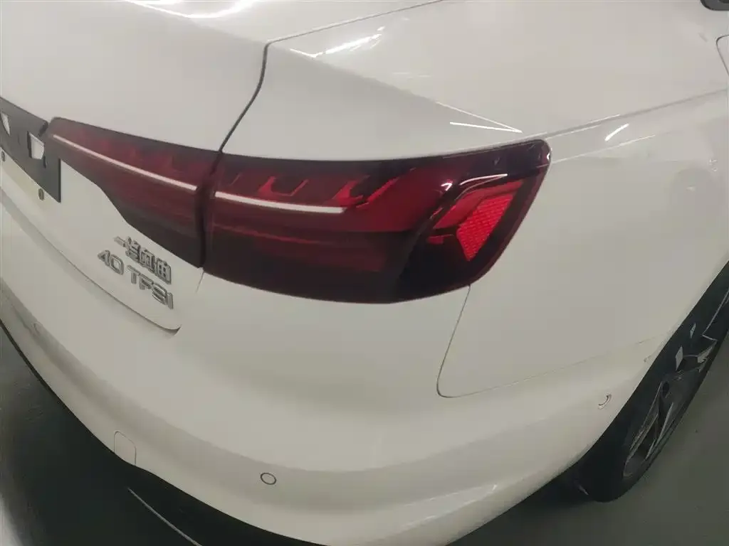 Audi A4L 2023 из CN, фото 6