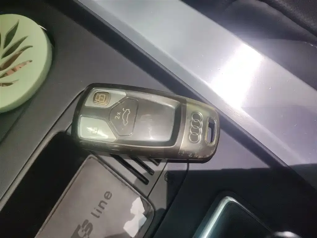 Audi A4L 2023 из CN, фото 8