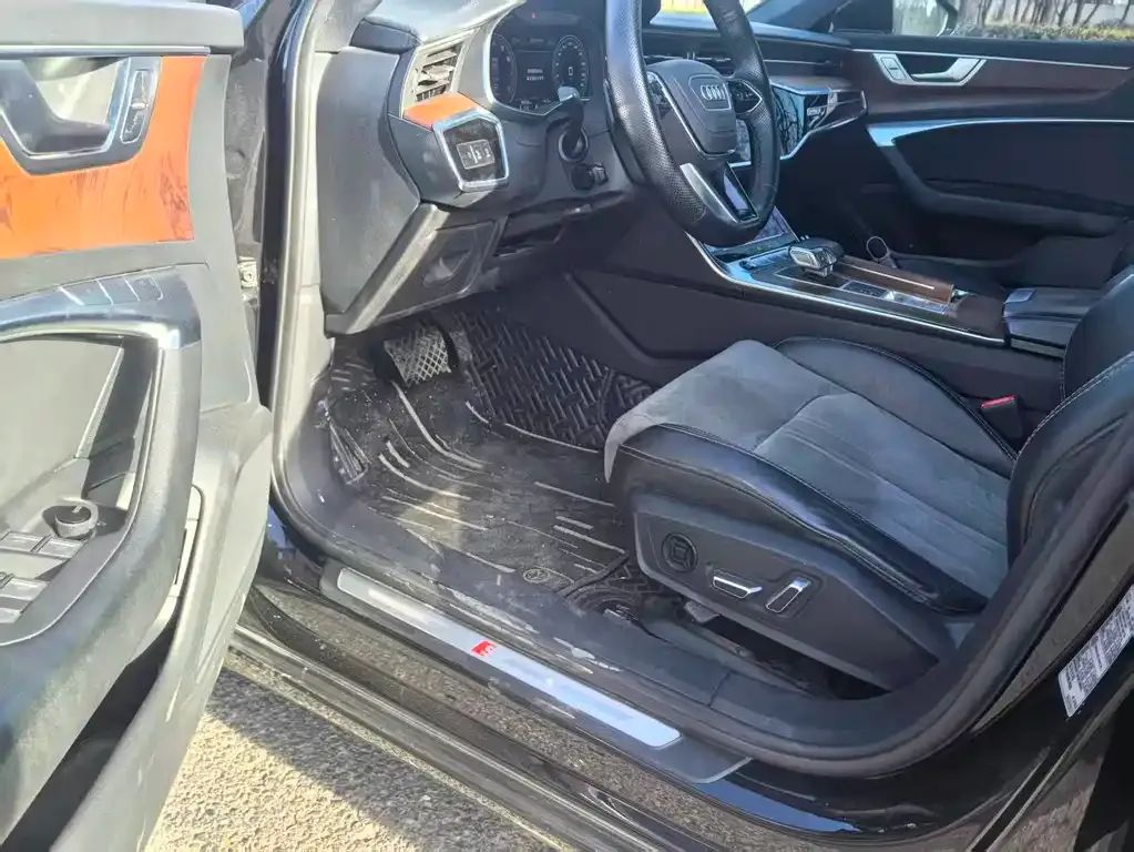 Audi A6L 2022 из CN, фото 6