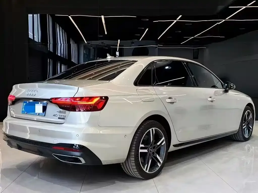 Audi A4L 2022 из CN, фото 2