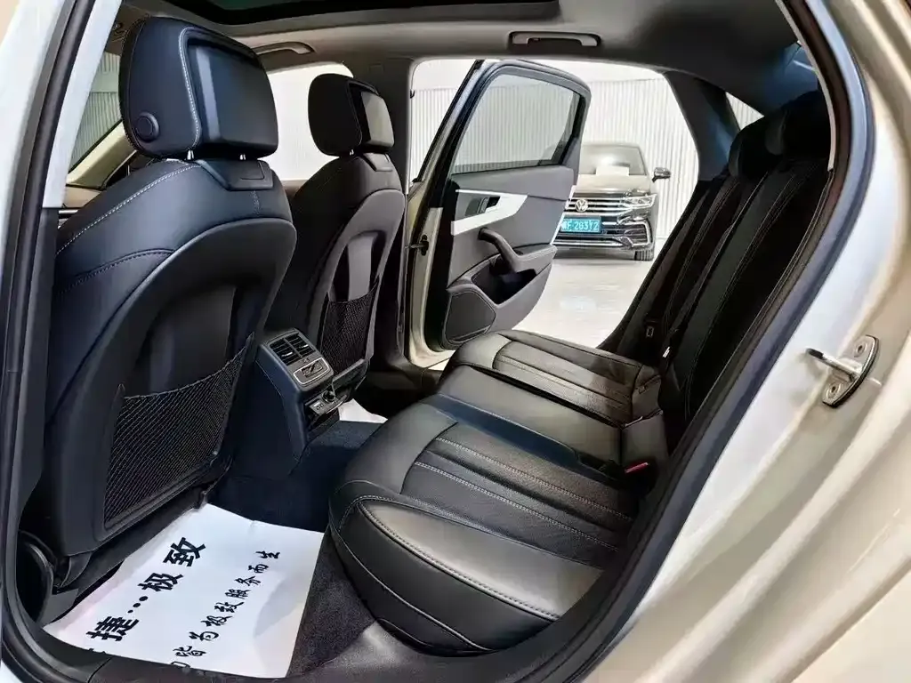 Audi A4L 2022 из CN, фото 6