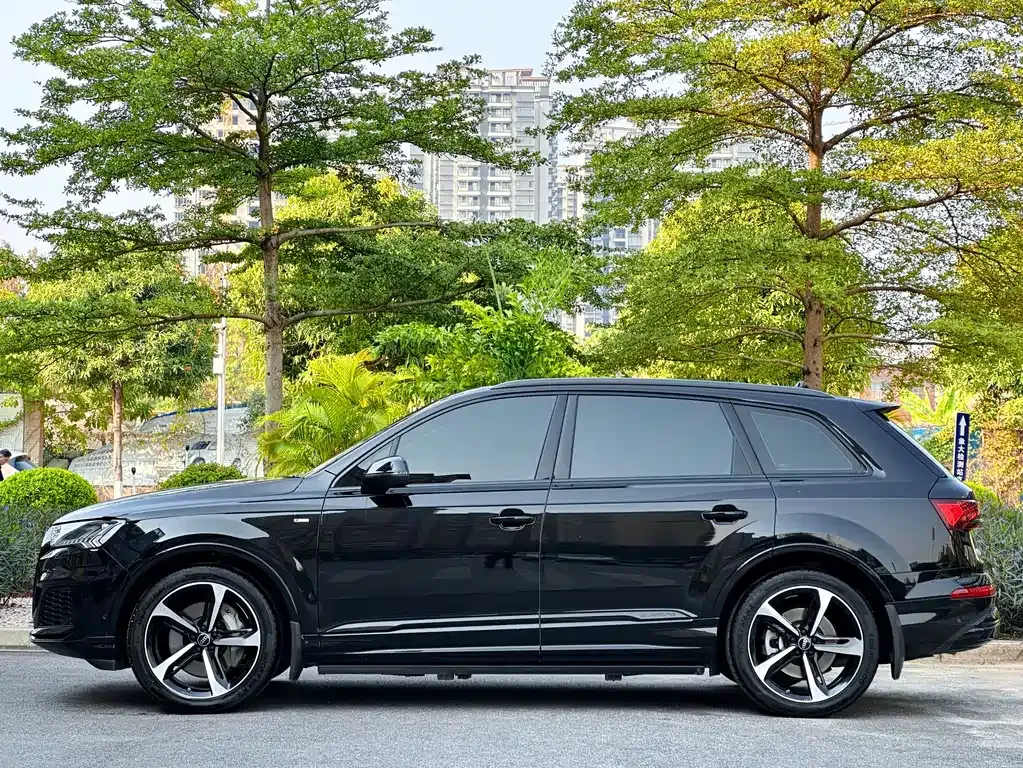 Audi Q7 2023 из CN, фото 9