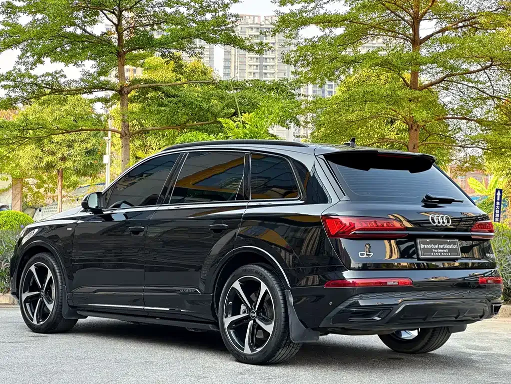 Audi Q7 2023 из CN, фото 7