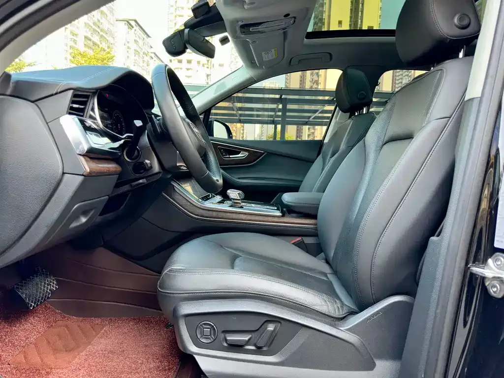 Audi Q7 2023 из CN, фото 2