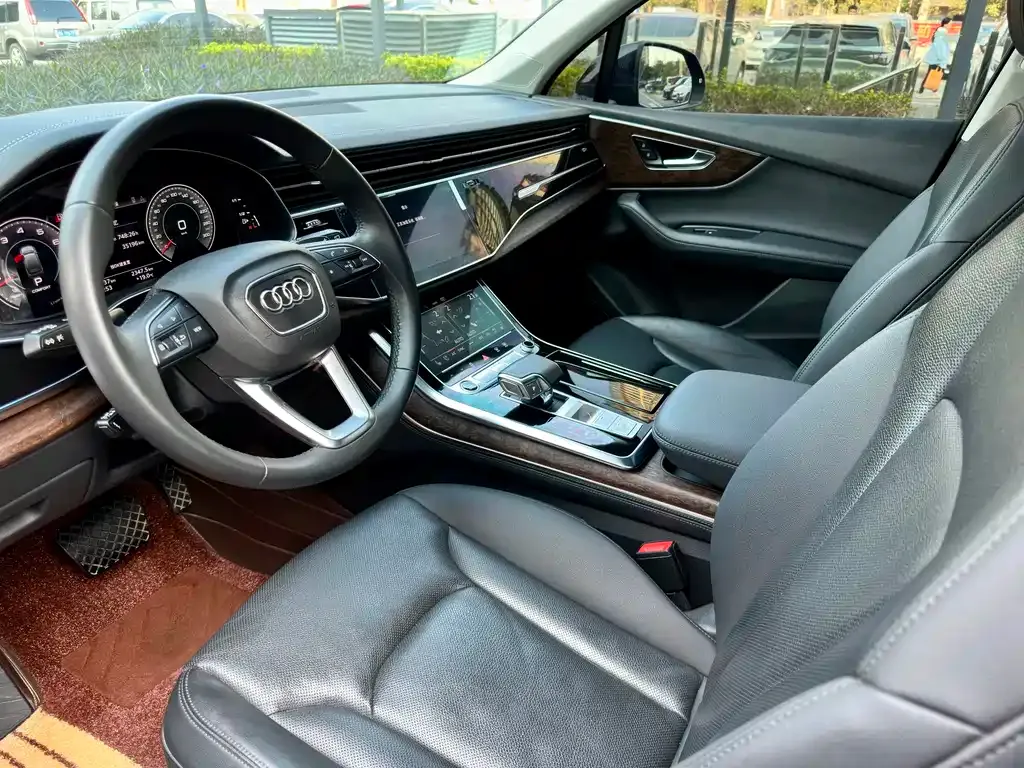 Audi Q7 2023 из CN, фото 6