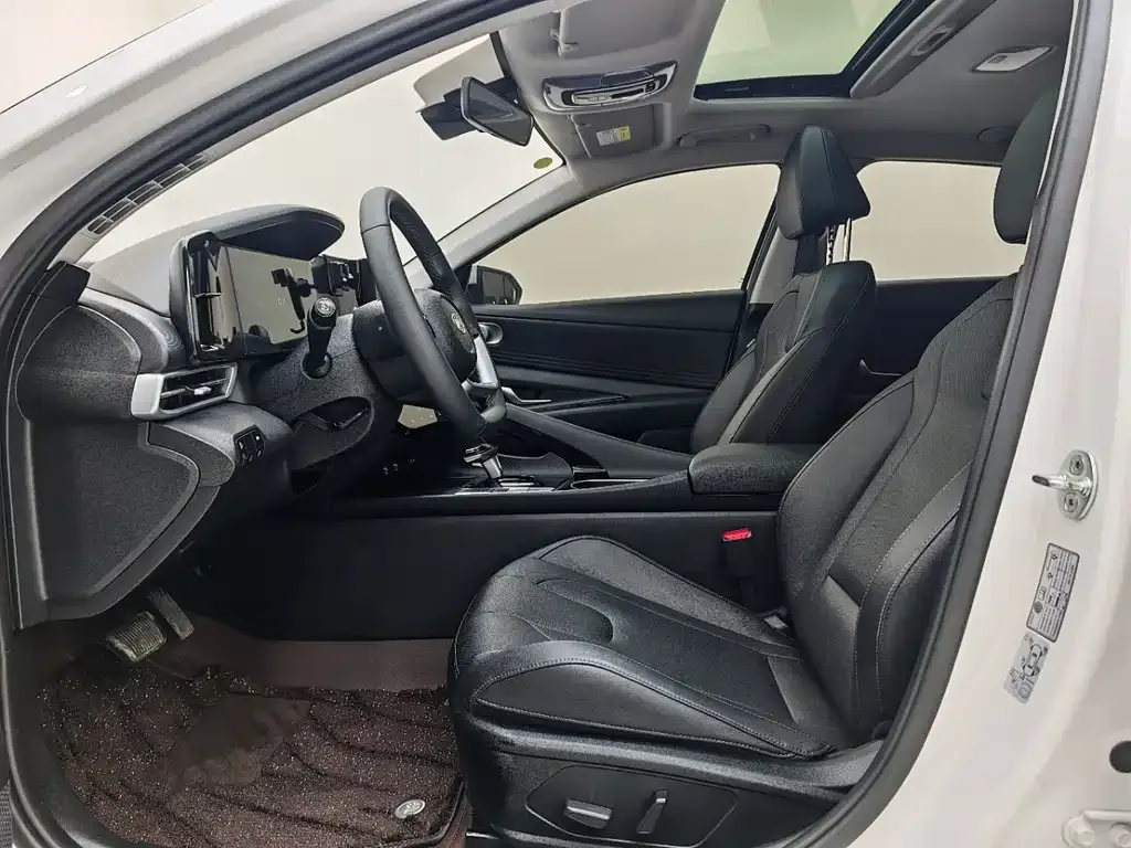 Hyundai Elantra 2022 из CN, фото 9
