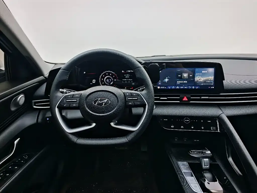 Hyundai Elantra 2022 из CN, фото 4
