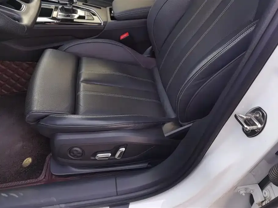 Audi A4L 2024 из CN, фото 4