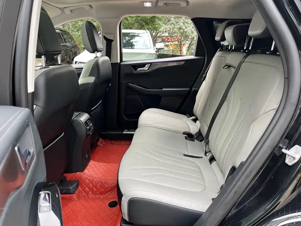 Ford Escape 2023 из CN, фото 2