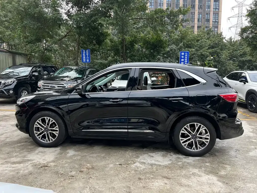 Ford Escape 2023 из CN, фото 7