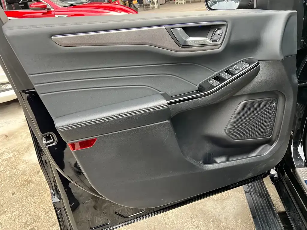 Ford Escape 2023 из CN, фото 5