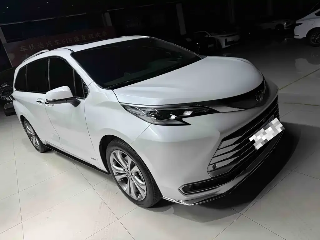 Toyota Sienna 2024 из CN, фото 1