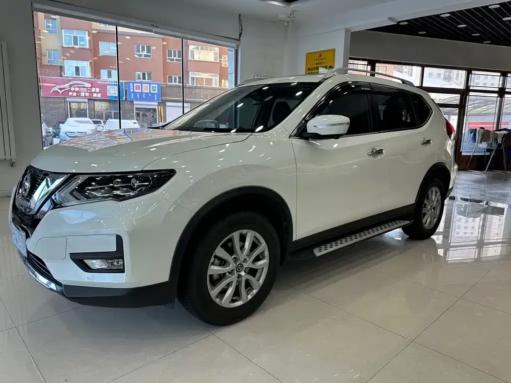 Nissan X-Trail — фото 1