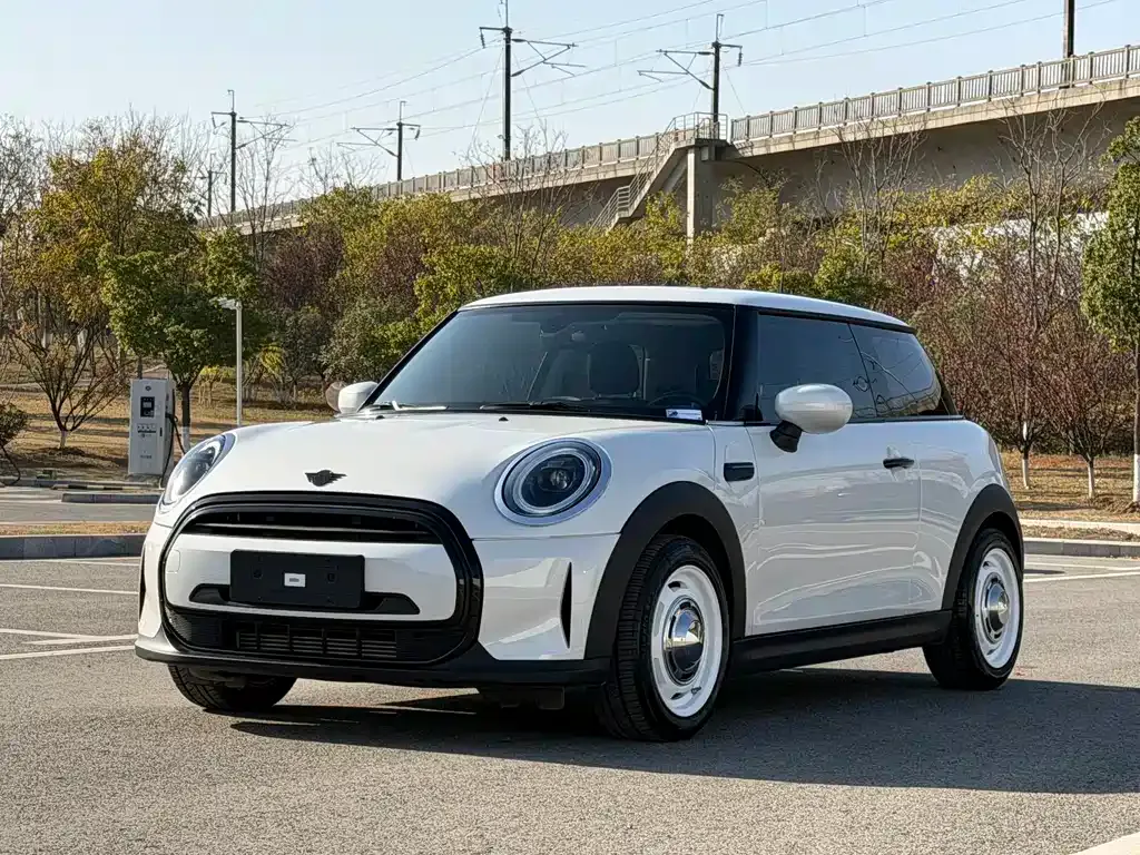 MINI Cooper (3-door) 2023 из CN, фото 1